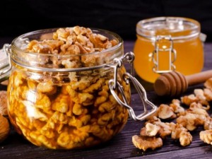 Discover the secrets and benefits of honey wiyh nuts