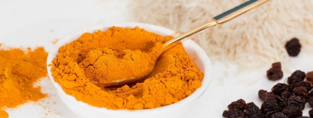 What are curry spices and their main uses?