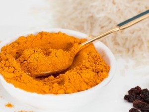 What are curry spices and their main uses?